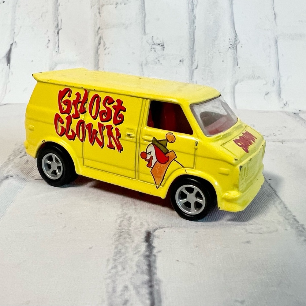 Racing Champions Scooby-Doo Ghost Clown 1999 Dodge Van Diecast 1:64